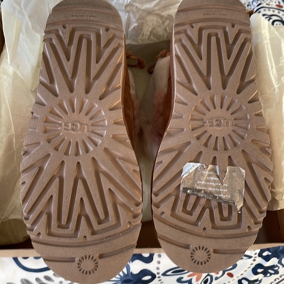 NWT UGG Classic Short Patchwork Size 6 - Picture 7 of 11